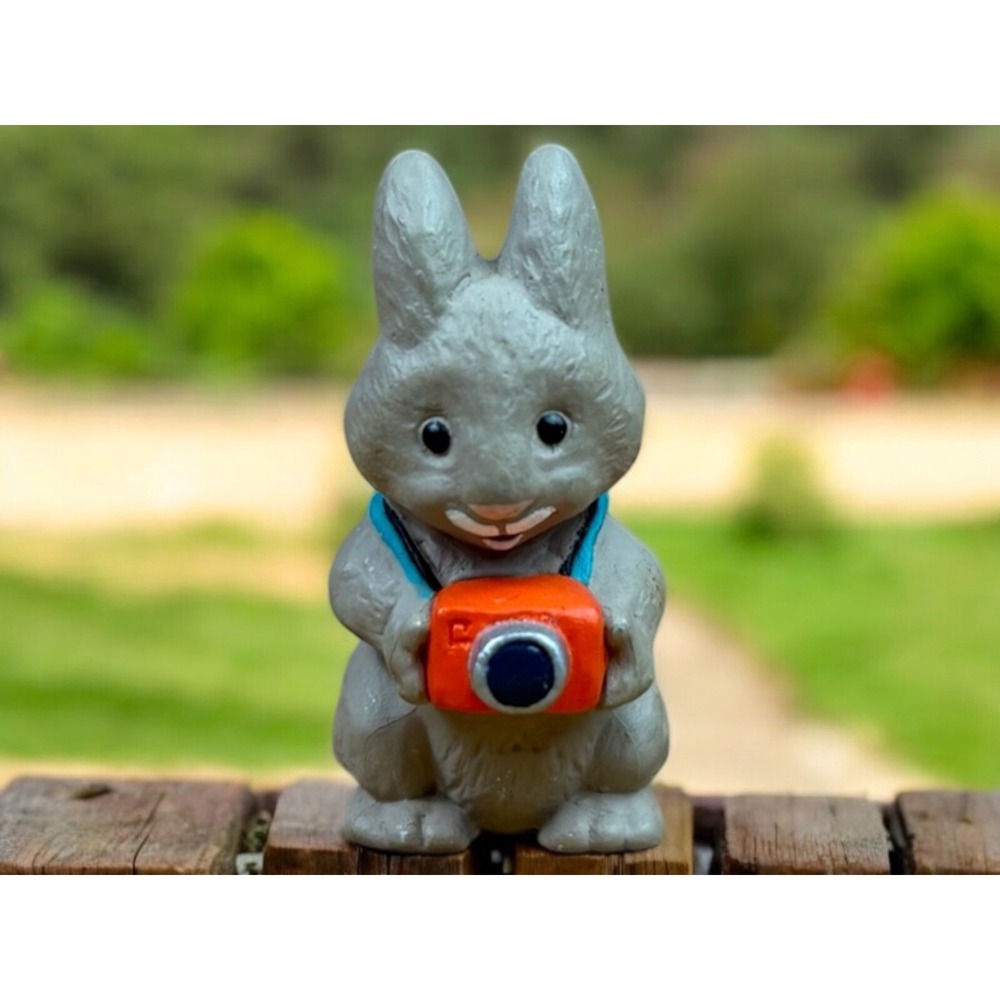 Vintage Hallmark Merry Miniatures Vacation Tourist‎ Bunny With Camera 1990